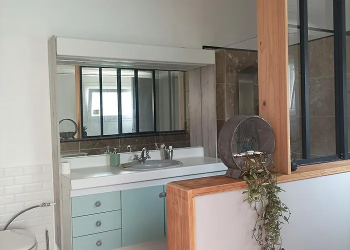 Cosy Et Salle D'eau Dans Maison Arlac Проживание в семье